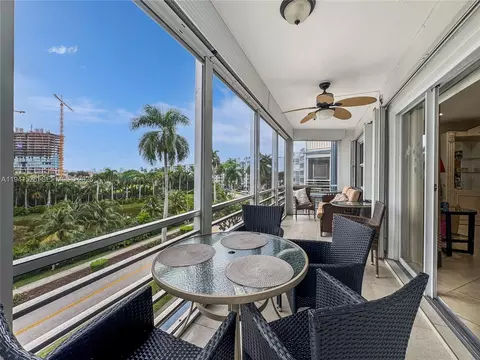 200 Diplomat Pkwy #533, Hallandale Beach, FL 33009