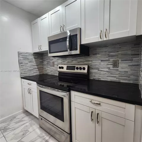 2170 NE 51st Ct #B23, Fort Lauderdale, FL 33308