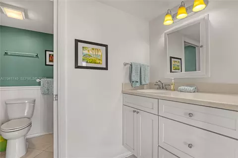 Bath - 701 S Seas Dr #206, Jupiter, FL 33477 photo 1 of 3