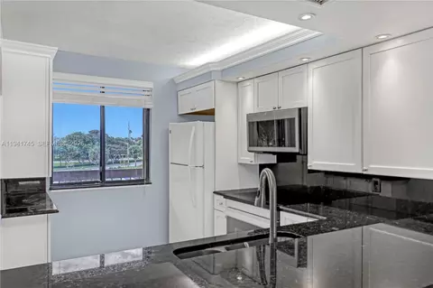 Kitchen - 701 S Seas Dr #206, Jupiter, FL 33477 photo 1 of 3