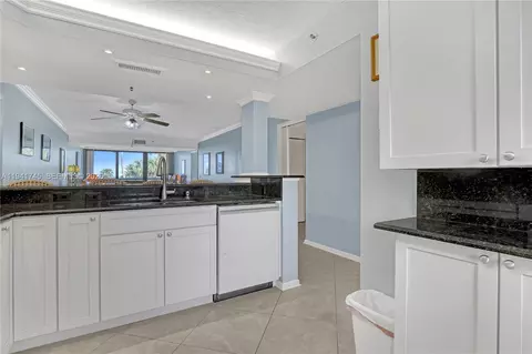 Kitchen - 701 S Seas Dr #206, Jupiter, FL 33477 photo 3 of 3