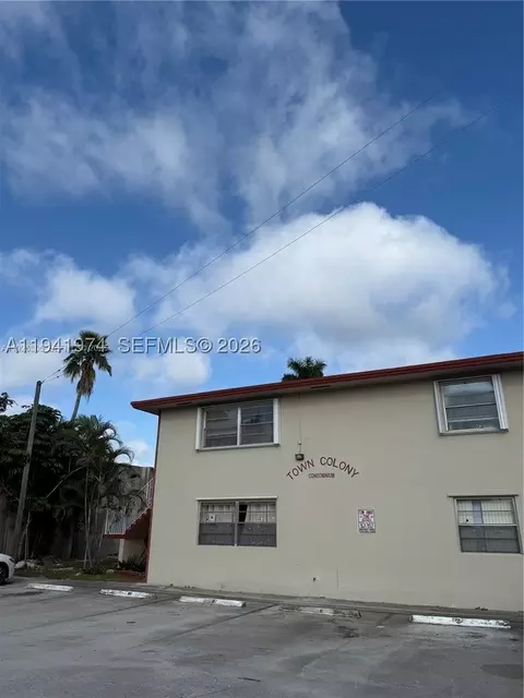 2915 Plunkett St #12A, Hollywood, FL 33020