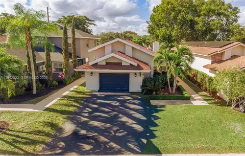 575 Lakeside Cir, Sunrise, FL 33326