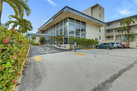 6484 Indian Creek Dr #220, Miami Beach, FL 33141