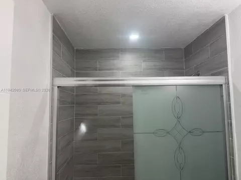 Bath - 412 W 15th St, Hialeah, FL 33010 photo 2 of 7