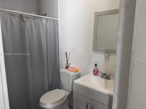 Bath - 412 W 15th St, Hialeah, FL 33010 photo 7 of 7