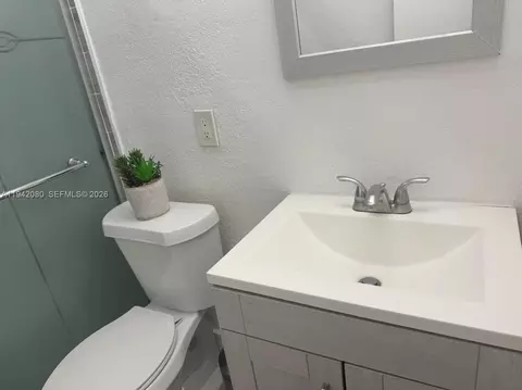 Bath - 412 W 15th St, Hialeah, FL 33010 photo 3 of 7