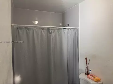 Bath - 412 W 15th St, Hialeah, FL 33010 photo 6 of 7
