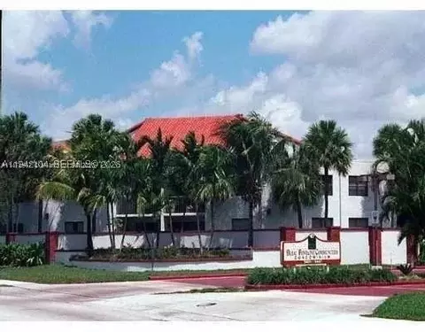 9421 Fontainebleau Blvd #204, Miami, FL 33172