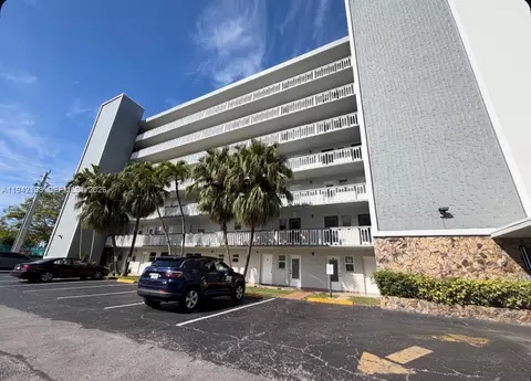 420 NE 12th Ave #502, Hallandale Beach, FL 33009