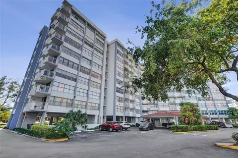 1300 NE Miami Gardens Dr #320E, Miami, FL 33179