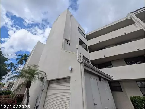 114 Lake Emerald Dr #104, Oakland Park, FL 33309