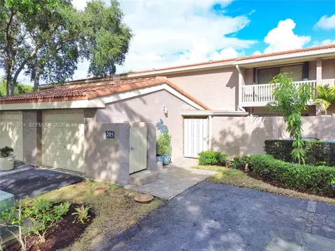 205 Bonnie Brae Way #33, Hollywood, FL 33021