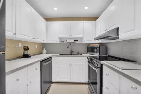 5911 NE 14th Ln #301S, Fort Lauderdale, FL 33334