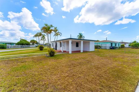 Exterior - 14401 Pierce St, Miami, FL 33176 photo 2 of 3
