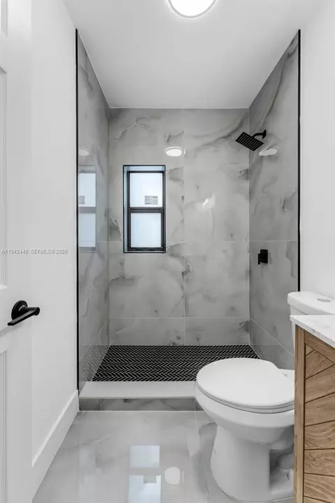 Bath - 14401 Pierce St, Miami, FL 33176 photo 2 of 2