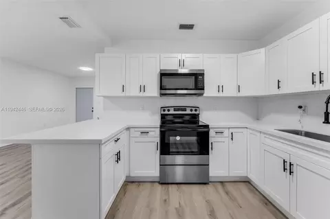 Kitchen - 14401 Pierce St, Miami, FL 33176 photo 1 of 1