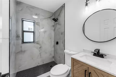 Bath - 14401 Pierce St, Miami, FL 33176 photo 1 of 2