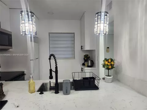 5001 NW 34th St #305, Lauderdale Lakes, FL 33319
