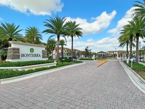 3304 W 92nd Pl, Hialeah, FL 33018