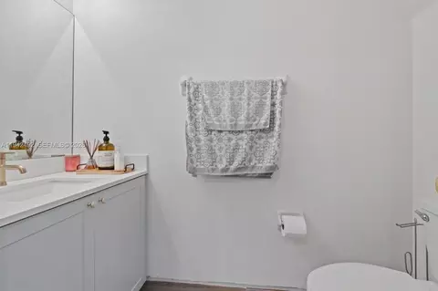 Bath - 3304 W 92nd Pl, Hialeah, FL 33018 photo 1 of 3