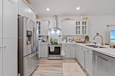 Kitchen - 3304 W 92nd Pl, Hialeah, FL 33018 photo 3 of 3