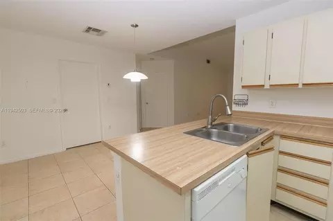 18328 NW 68th Ave #P, Hialeah, FL 33015