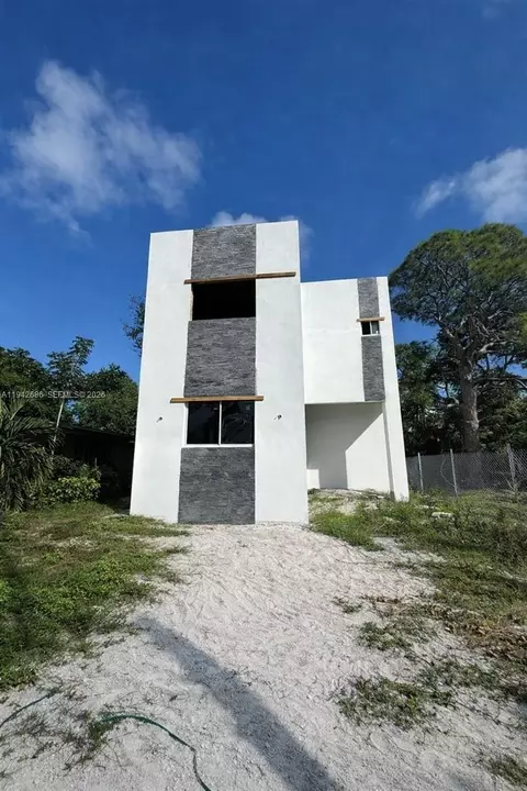 518 NW 13th Ave, Fort Lauderdale, FL 33311