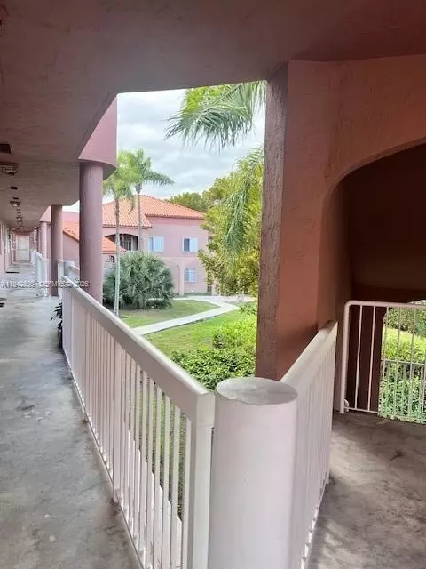 2310 W 74th St #203, Hialeah, FL 33016
