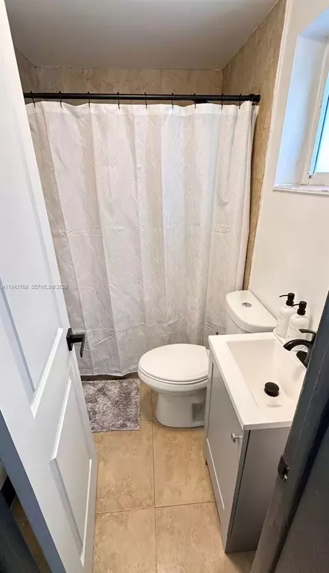 Bath - 747 E 19th St, Hialeah, FL 33013 photo 4 of 6