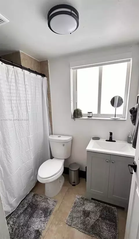 Bath - 747 E 19th St, Hialeah, FL 33013 photo 5 of 6