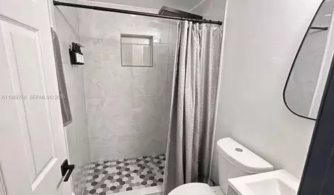 Bath - 747 E 19th St, Hialeah, FL 33013 photo 2 of 6