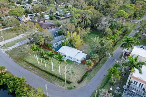 302 5th St SW, Ruskin, FL 33570