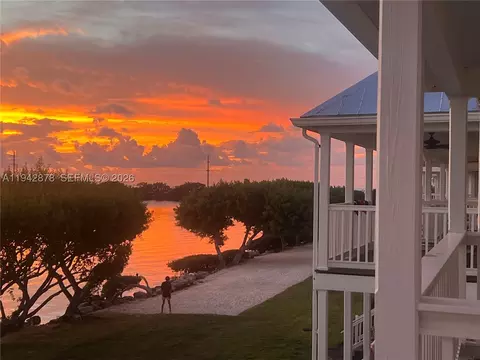 5017 Sunset Village Dr, Duck Key, FL 33050