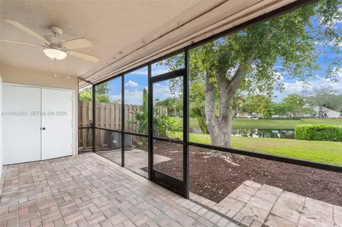 Exterior - 5149 E Lakes Dr, Pompano Beach, FL 33064 photo 4 of 12