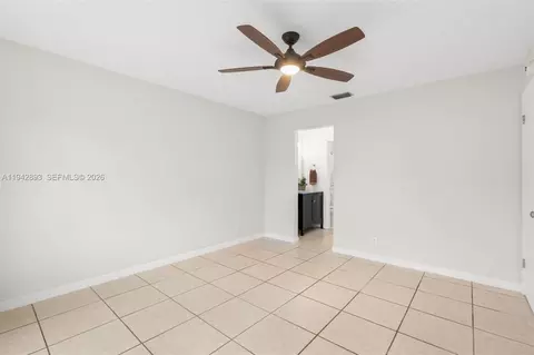 Bedroom - 5149 E Lakes Dr, Pompano Beach, FL 33064 photo 2 of 5