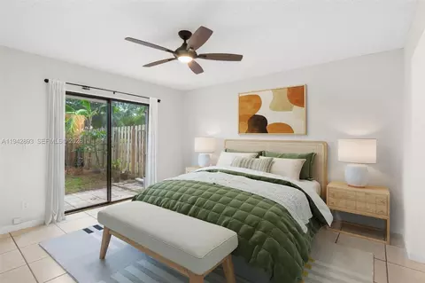Bedroom - 5149 E Lakes Dr, Pompano Beach, FL 33064 photo 1 of 5