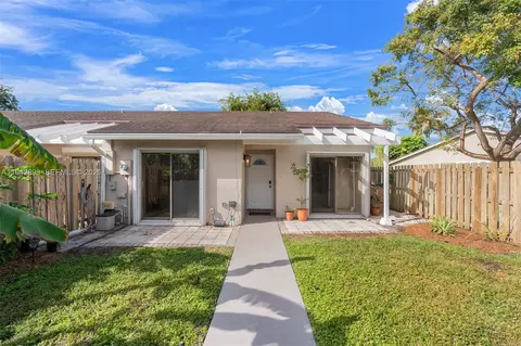 Exterior - 5149 E Lakes Dr, Pompano Beach, FL 33064 photo 3 of 12