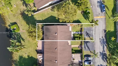 View/Area - 5149 E Lakes Dr, Pompano Beach, FL 33064 photo 3 of 5