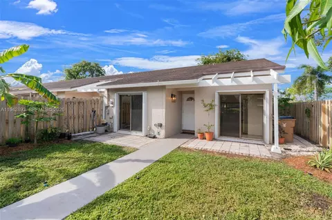 Exterior - 5149 E Lakes Dr, Pompano Beach, FL 33064 photo 11 of 12