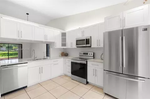 Kitchen - 5149 E Lakes Dr, Pompano Beach, FL 33064 photo 1 of 3