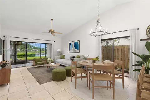 Living - 5149 E Lakes Dr, Pompano Beach, FL 33064 photo 4 of 7