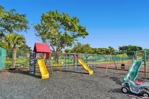 Other - 5149 E Lakes Dr, Pompano Beach, FL 33064 photo 8 of 9