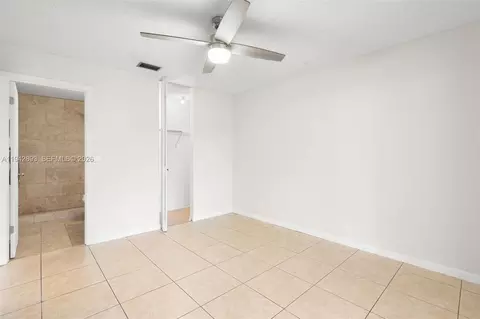 Bedroom - 5149 E Lakes Dr, Pompano Beach, FL 33064 photo 4 of 5