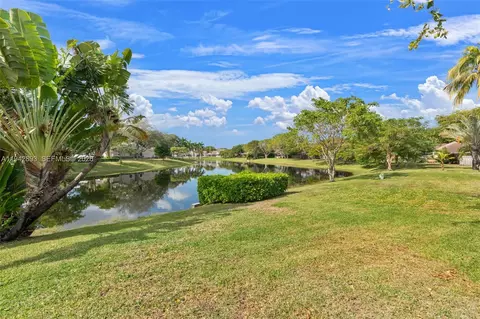 5149 E Lakes Dr, Pompano Beach, FL 33064
