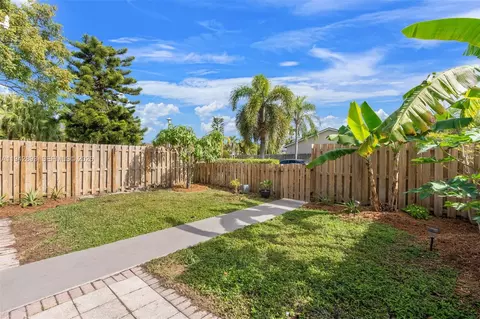 Exterior - 5149 E Lakes Dr, Pompano Beach, FL 33064 photo 12 of 12