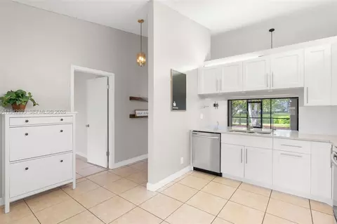 Entry Way - 5149 E Lakes Dr, Pompano Beach, FL 33064 photo 2 of 2