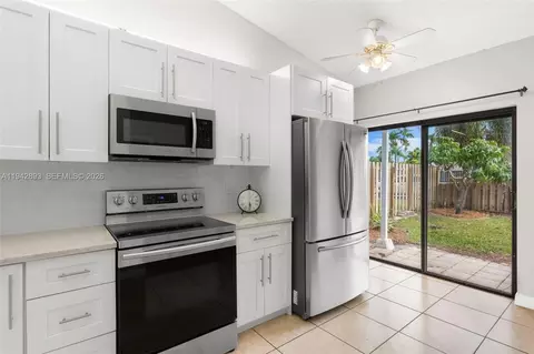 Kitchen - 5149 E Lakes Dr, Pompano Beach, FL 33064 photo 2 of 3