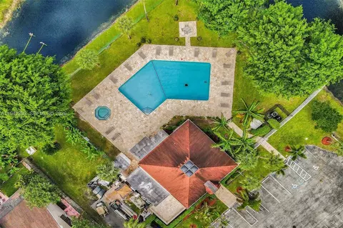 View/Area - 5149 E Lakes Dr, Pompano Beach, FL 33064 photo 4 of 5