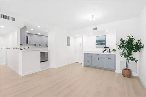 4400 Hillcrest Dr #314B, Hollywood, FL 33021